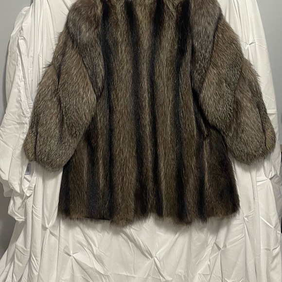 Raccoon Stroller with Scalloped BL. Frost Fox fur coat - Picture 3 of 6